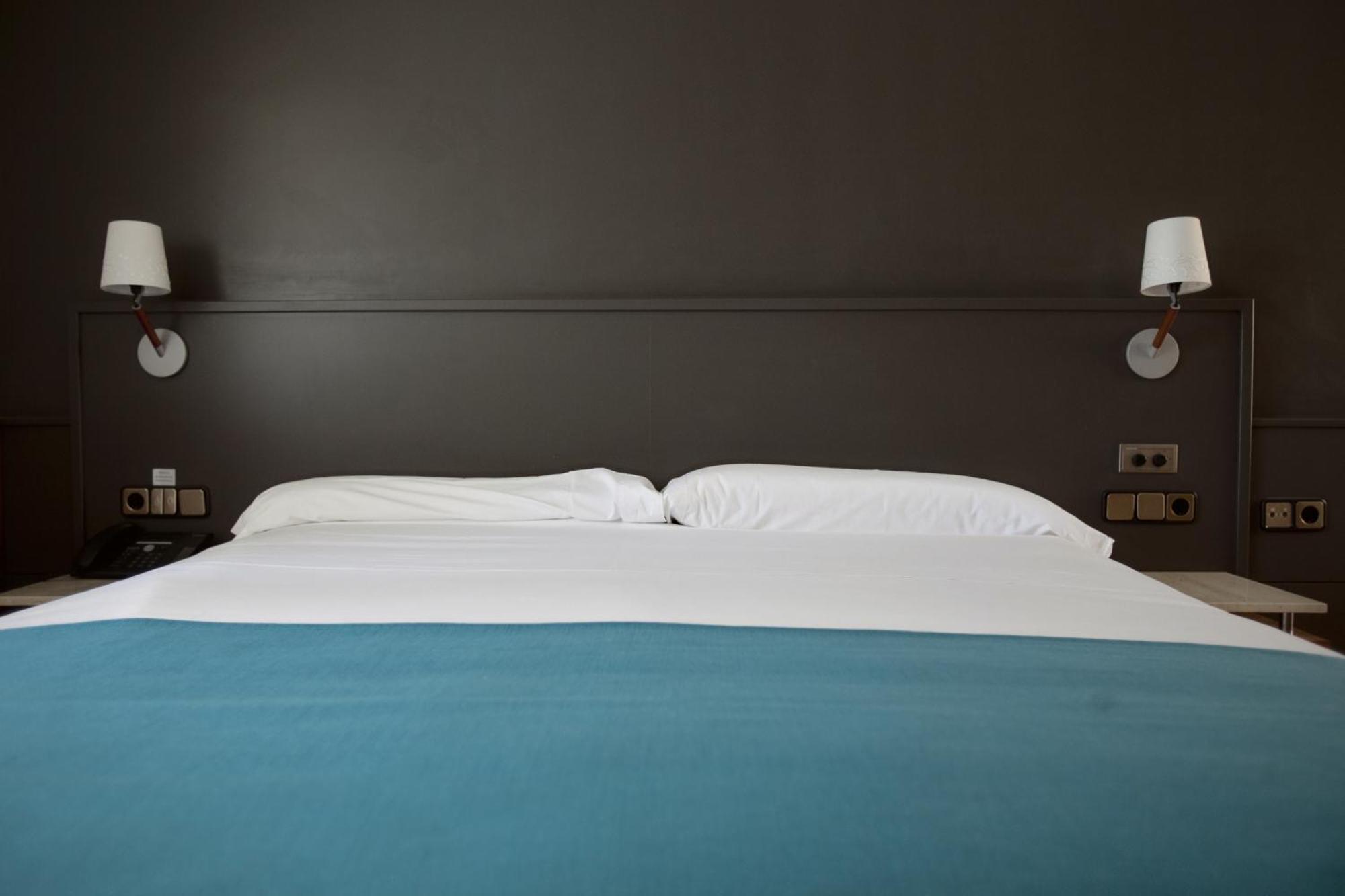 Don Carlos Huarte Room photo