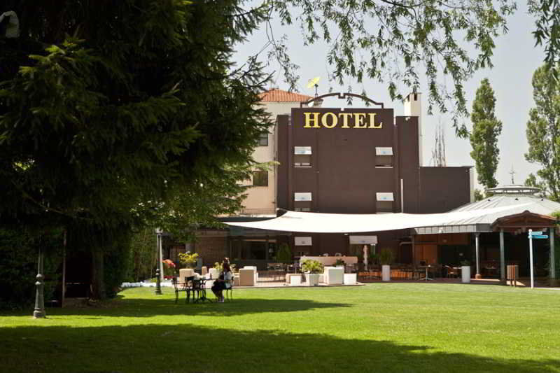 Don Carlos Huarte Exterior photo