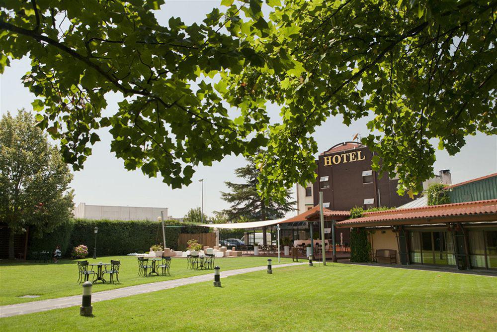 Don Carlos Huarte Exterior photo